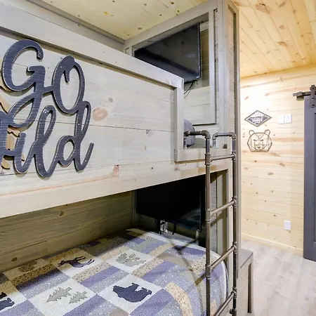 Spacious Sevierville Cabin With Hot Tub And Game Room!